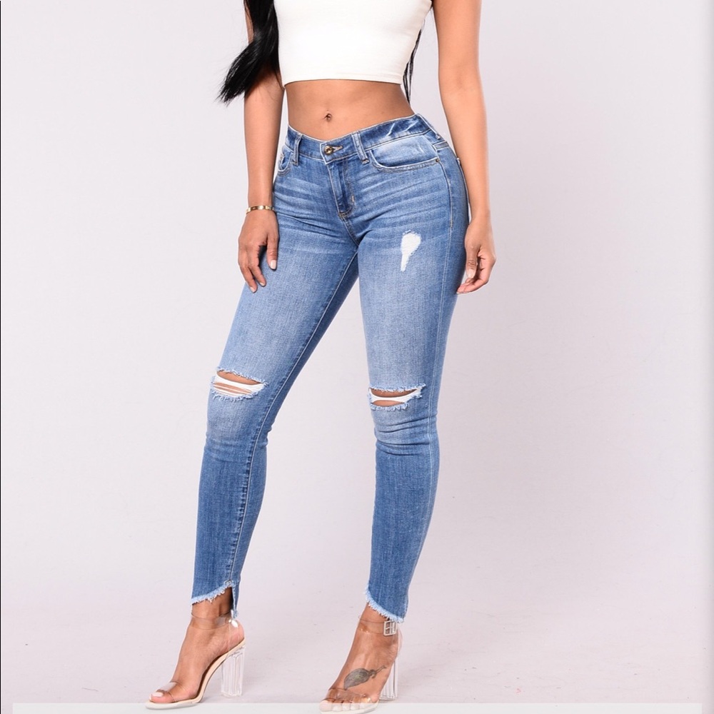 Fashion Nova Indianna Frayed Jeans 👖 🤩